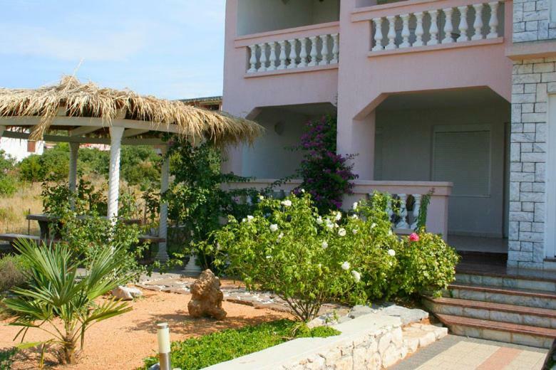 Apartments Mirjana - ستارا نوفالجا المظهر الخارجي الصورة